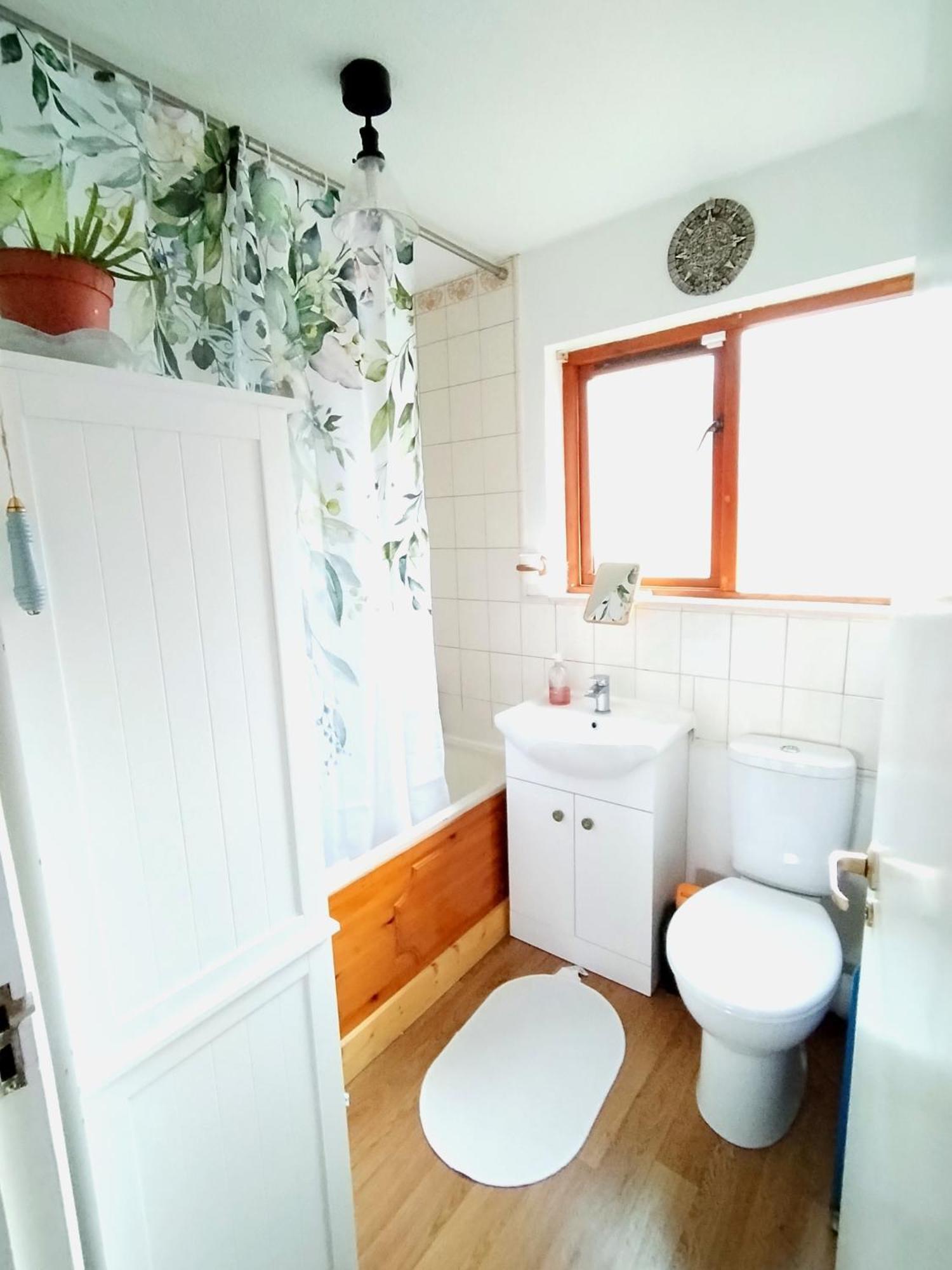 Home Away Home Near Heathrow Airport Cowley  Esterno foto