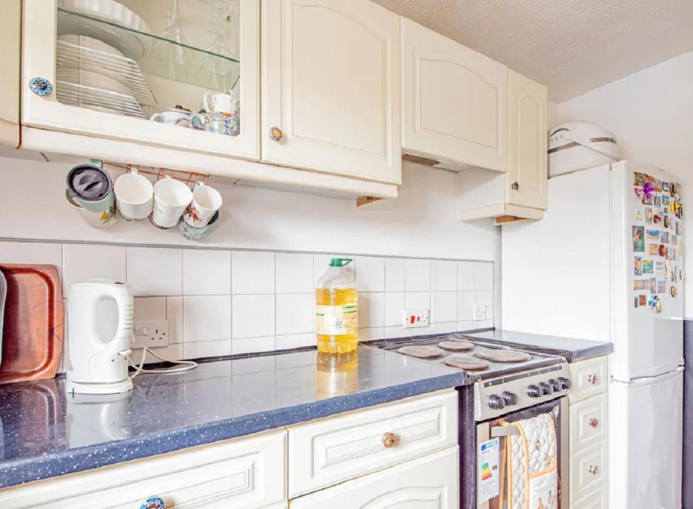 Home Away Home Near Heathrow Airport Cowley  Esterno foto